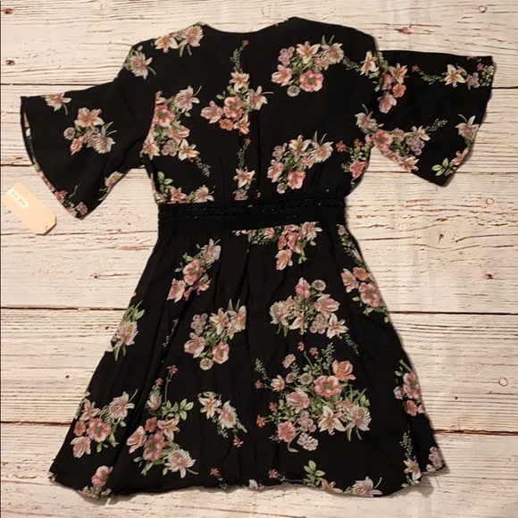 🛍Black floral dress🛍 - Picture 3 of 5